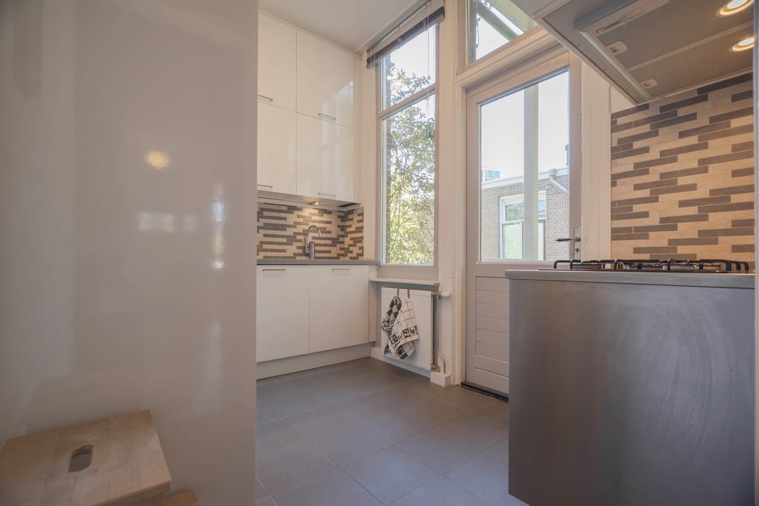Spacious Apartment with Rooftop Terrace and Dual Kitchen Setup — 26