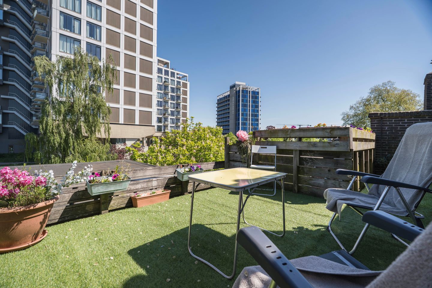 Spacious Apartment with Rooftop Terrace and Dual Kitchen Setup — 59