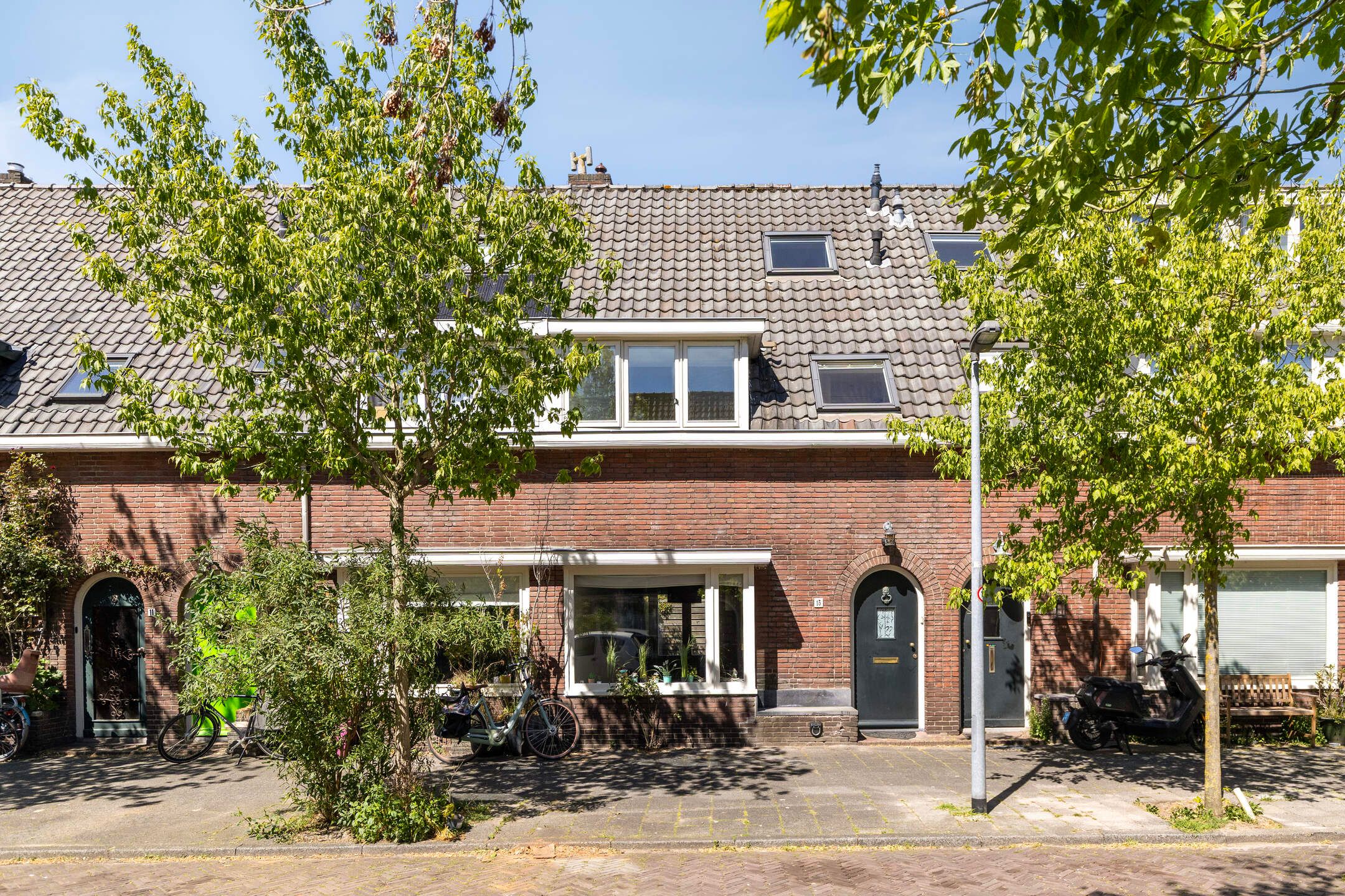 Photo 30 of Mgr. Van de Weteringstraat 15