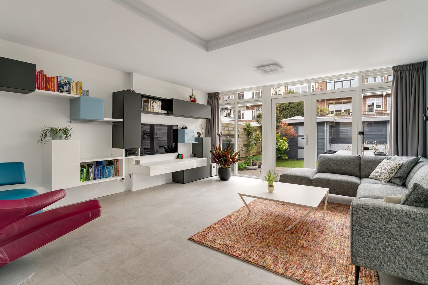 Spacious 1930s Family Home with 5 Bedrooms in Vruchtenbuurt — 14