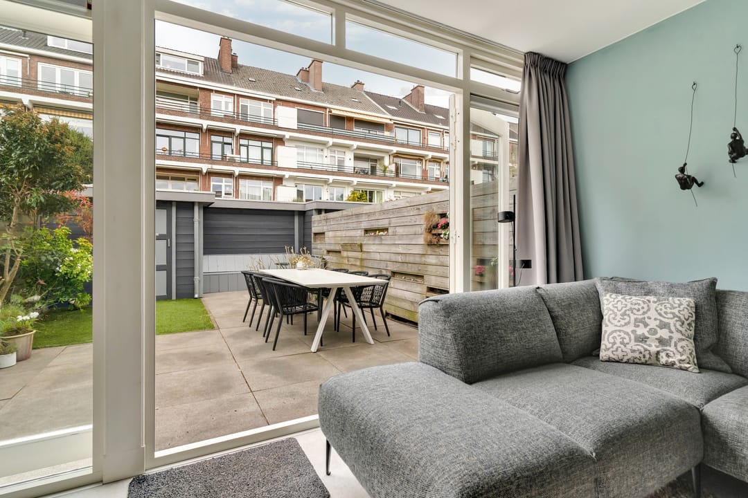 Spacious 1930s Family Home with 5 Bedrooms in Vruchtenbuurt — 17