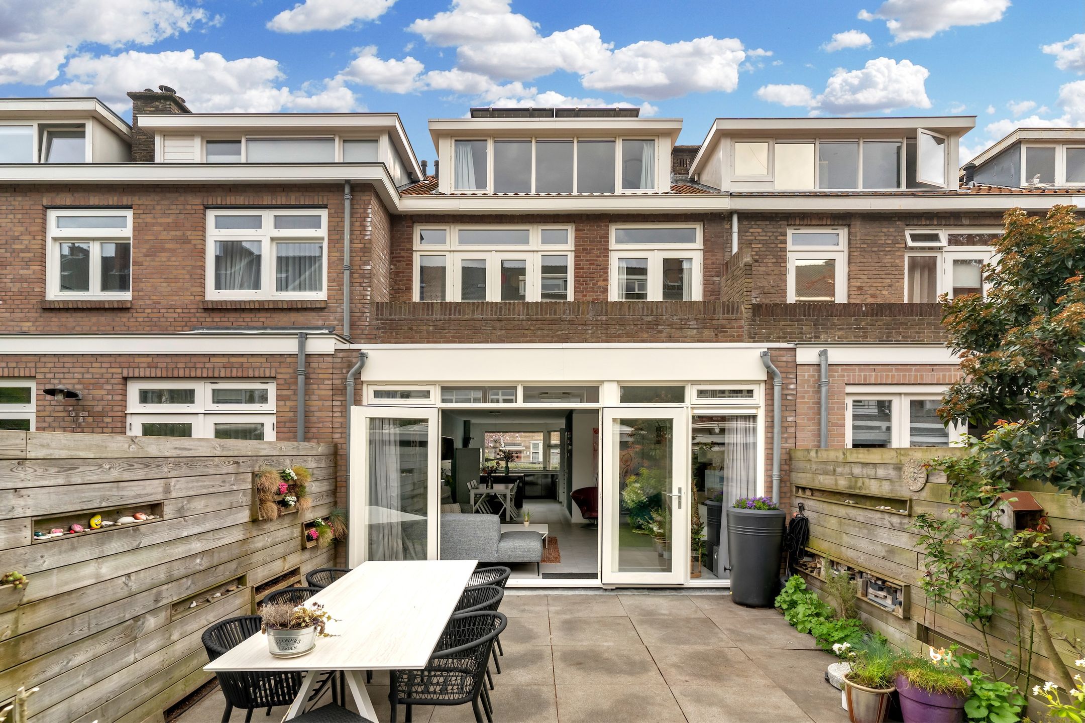 Spacious 1930s Family Home with 5 Bedrooms in Vruchtenbuurt — 21