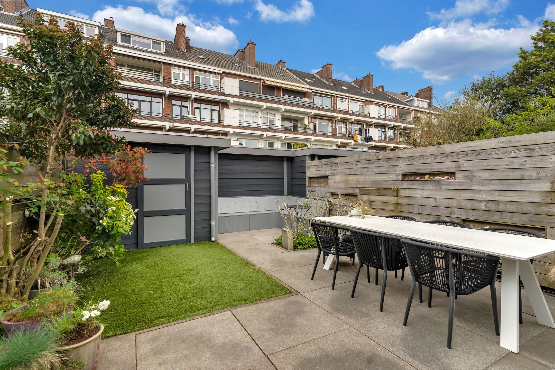 Spacious 1930s Family Home with 5 Bedrooms in Vruchtenbuurt — 18
