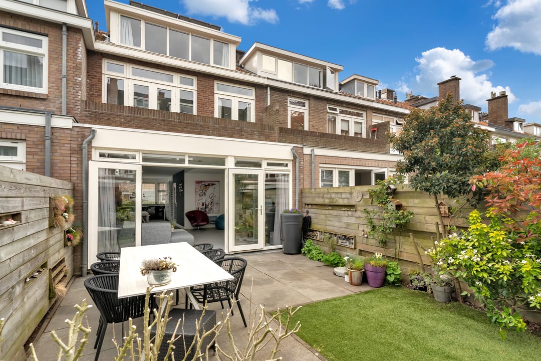 Spacious 1930s Family Home with 5 Bedrooms in Vruchtenbuurt — 22