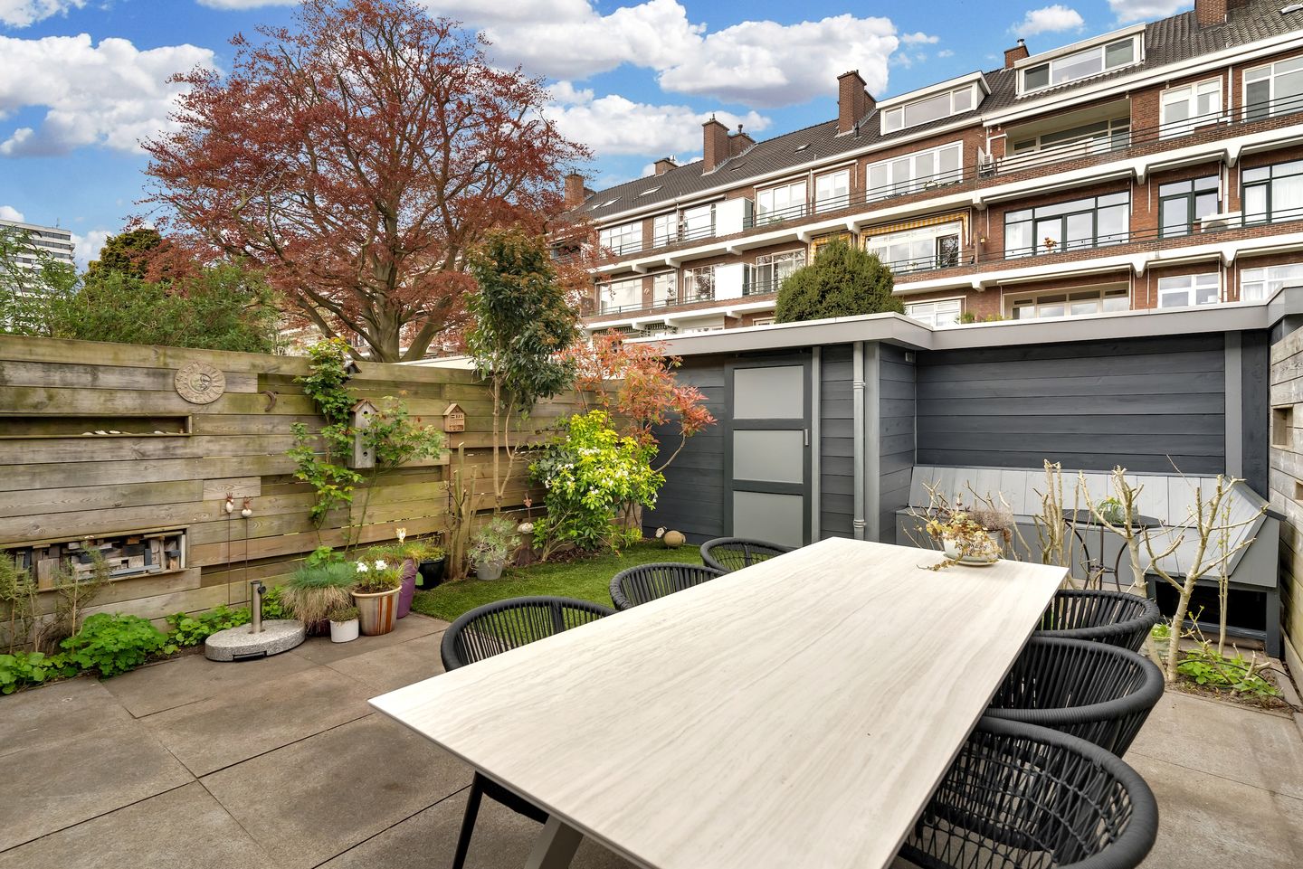 Spacious 1930s Family Home with 5 Bedrooms in Vruchtenbuurt — 19