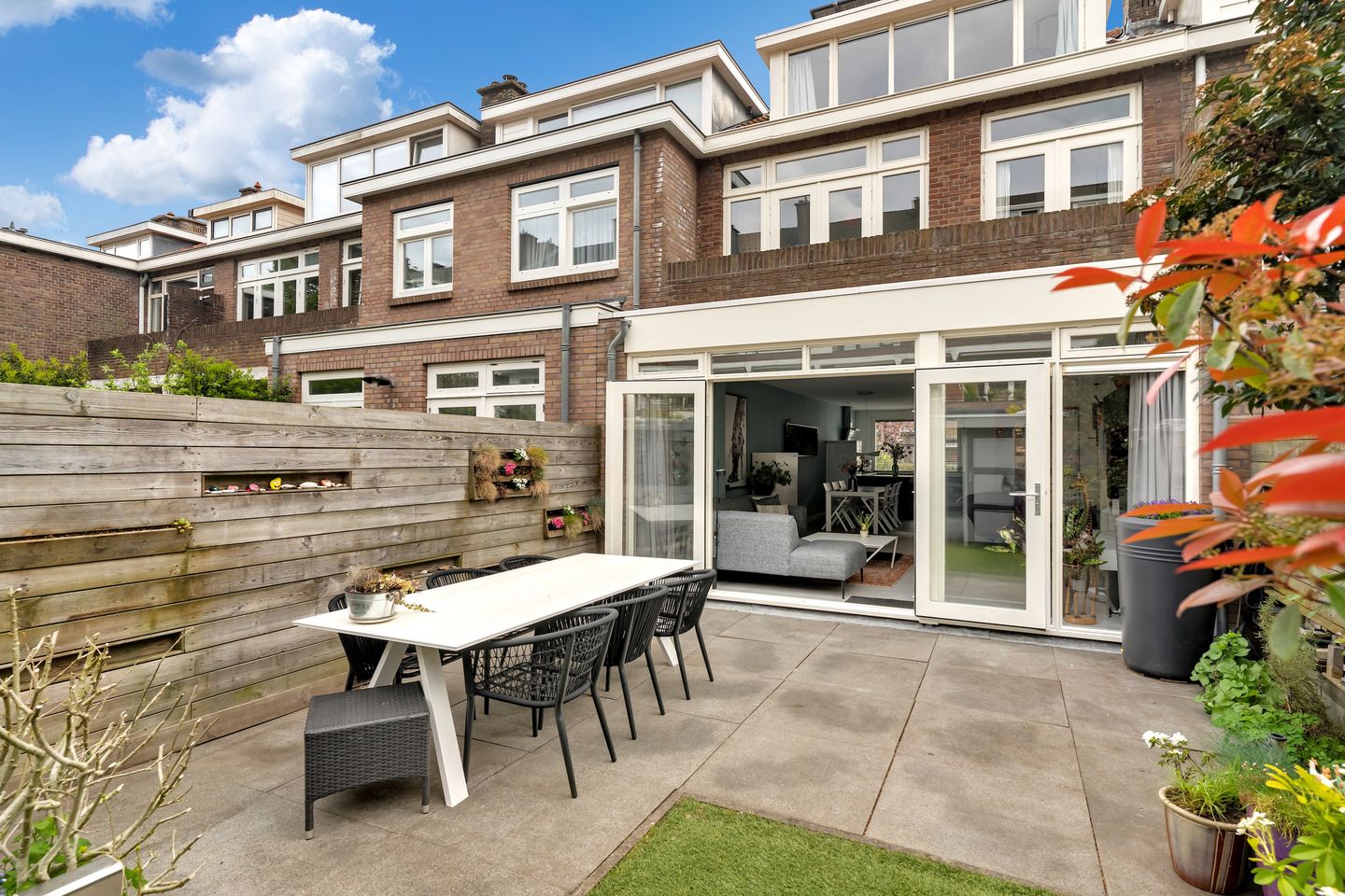 Spacious 1930s Family Home with 5 Bedrooms in Vruchtenbuurt — 20