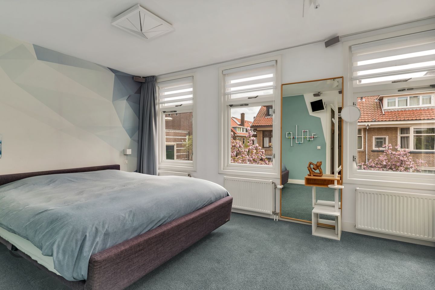 Spacious 1930s Family Home with 5 Bedrooms in Vruchtenbuurt — 29