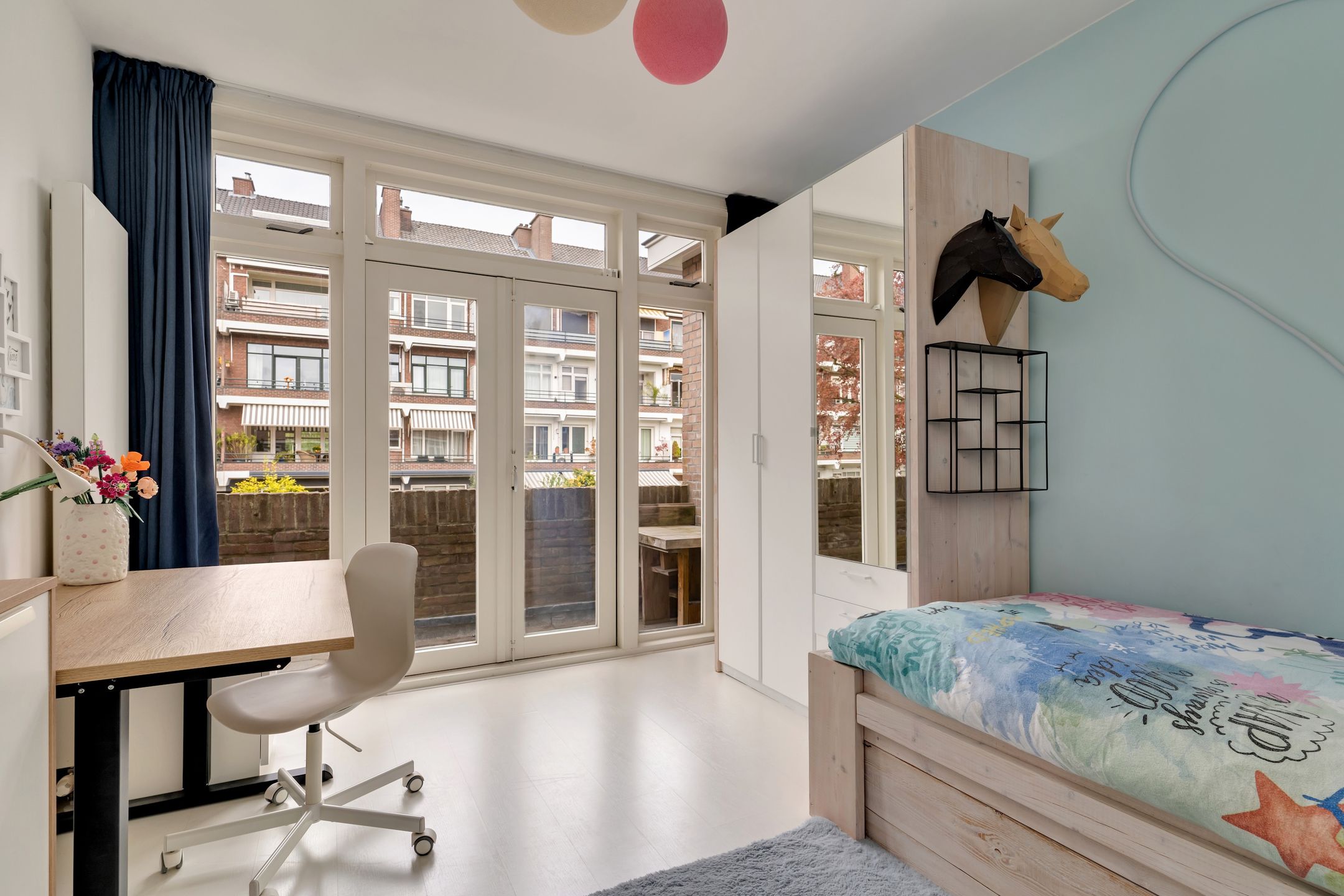 Spacious 1930s Family Home with 5 Bedrooms in Vruchtenbuurt — 36