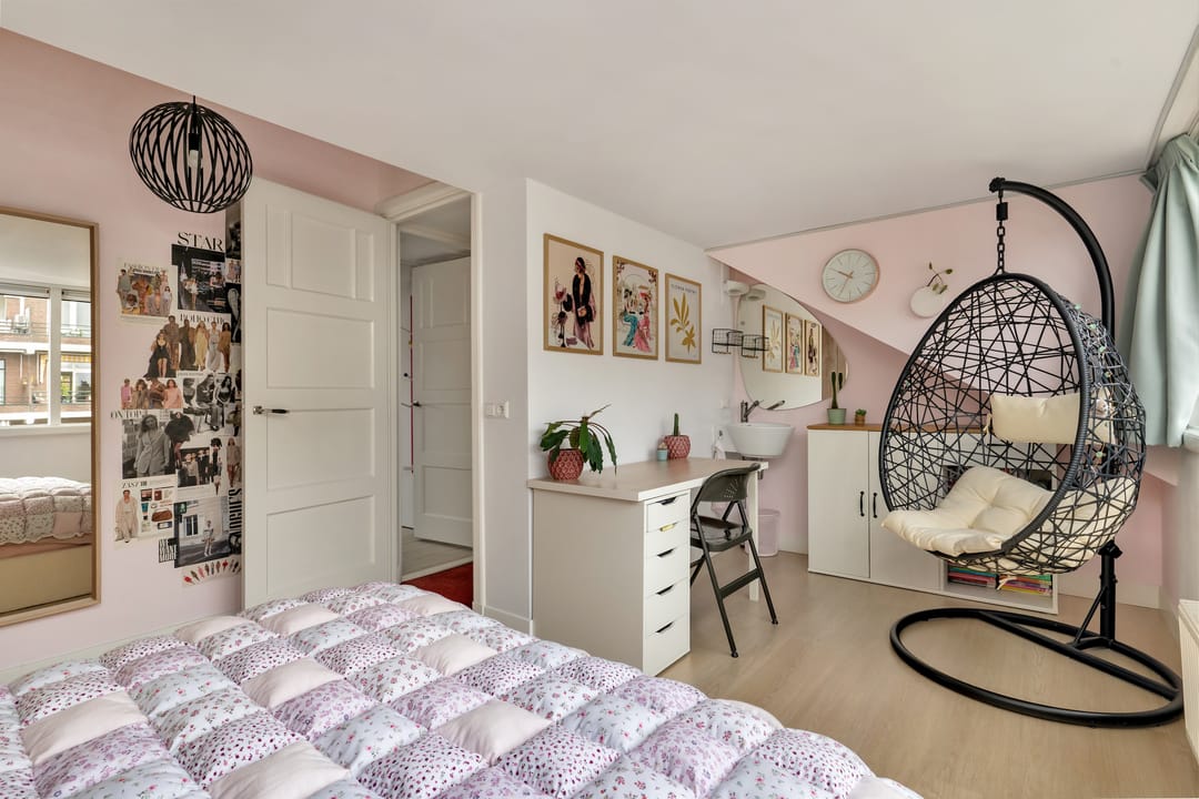 Spacious 1930s Family Home with 5 Bedrooms in Vruchtenbuurt — 43