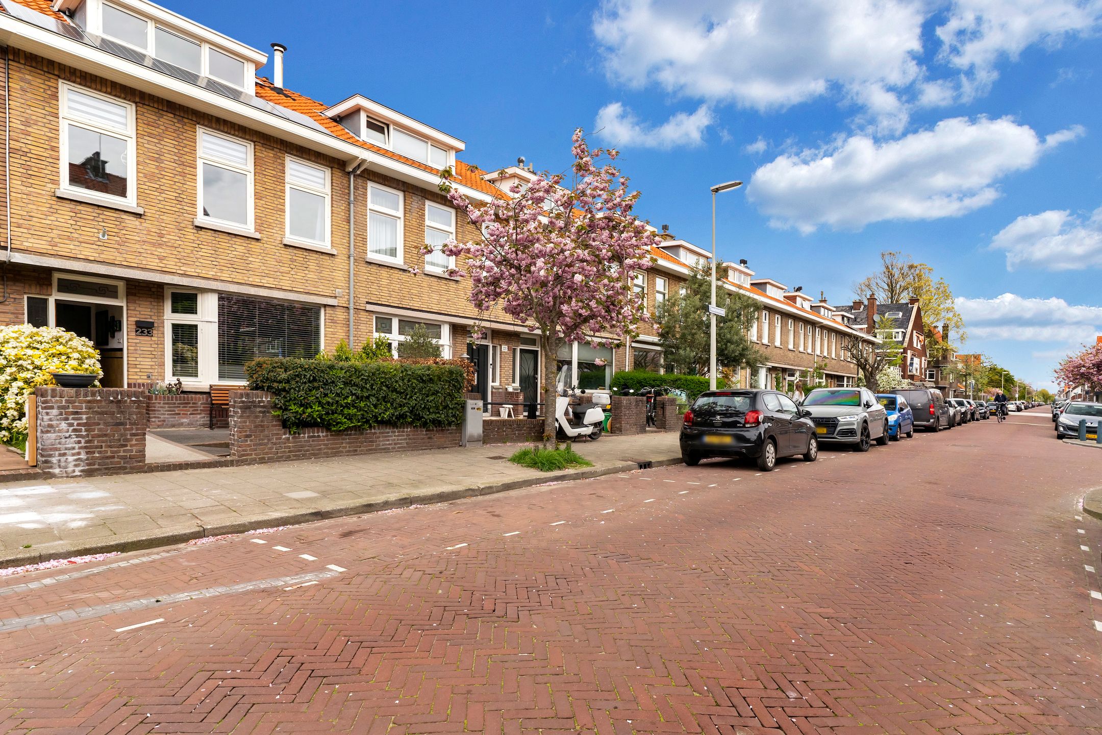 Spacious 1930s Family Home with 5 Bedrooms in Vruchtenbuurt — 48