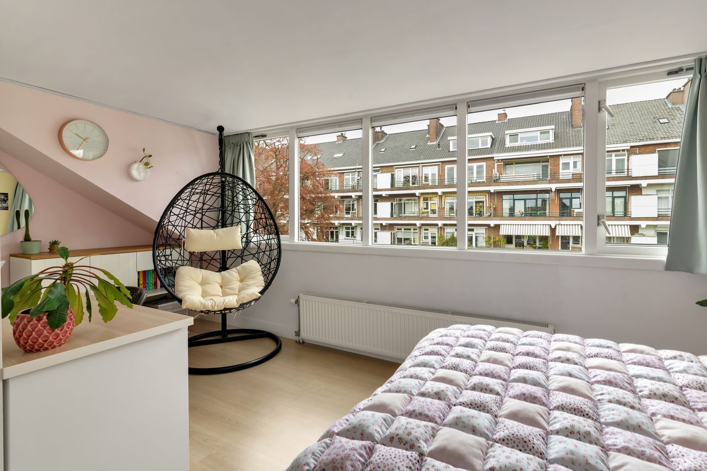 Spacious 1930s Family Home with 5 Bedrooms in Vruchtenbuurt — 44