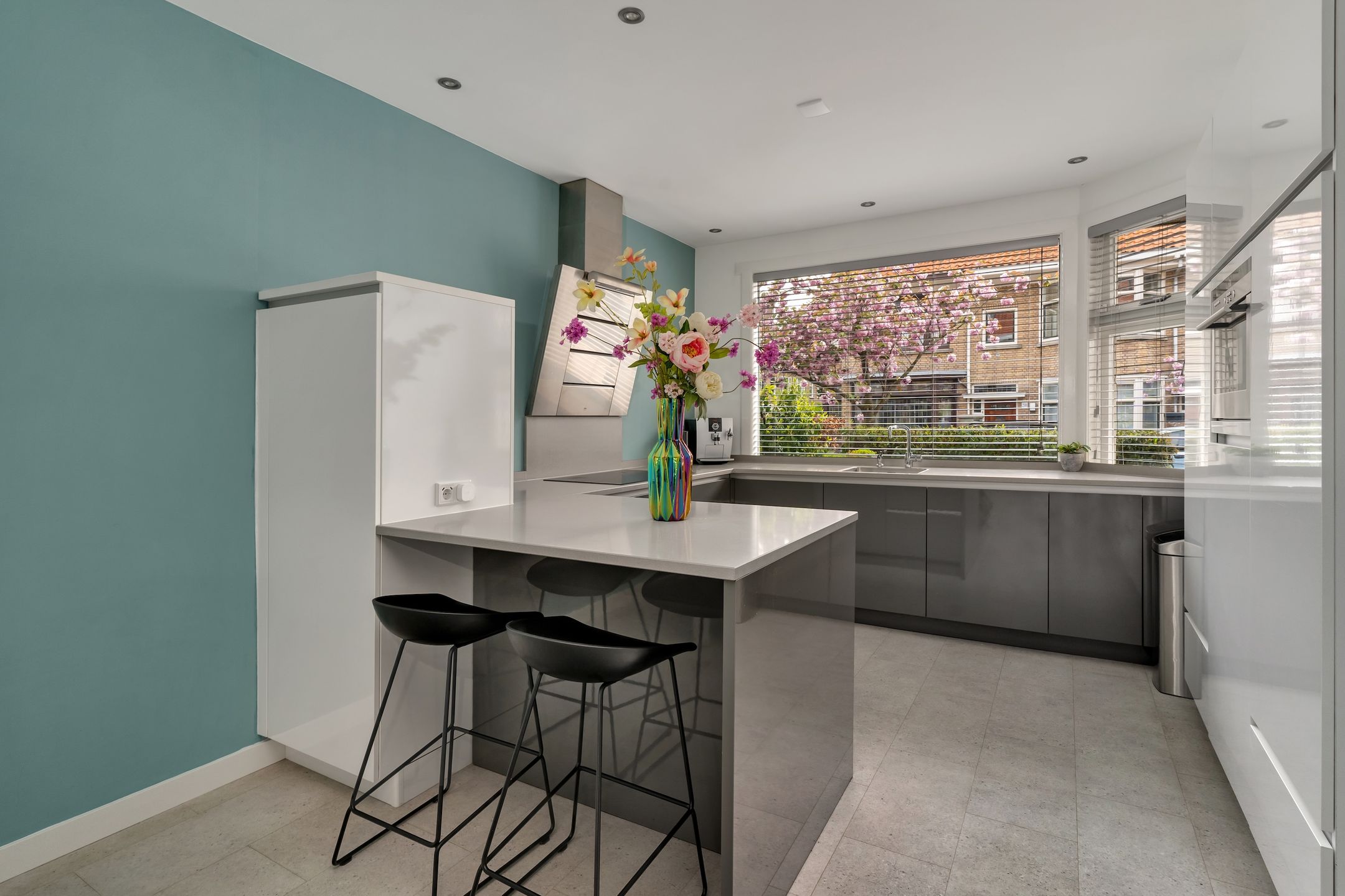 Spacious 1930s Family Home with 5 Bedrooms in Vruchtenbuurt — 24