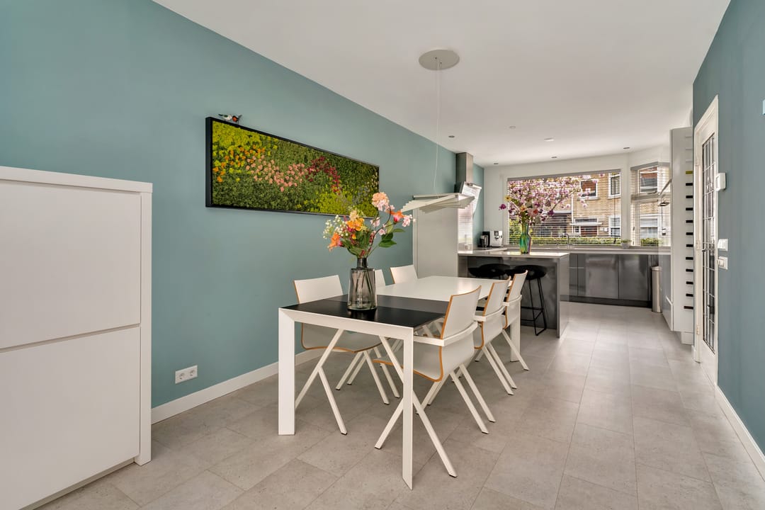 Spacious 1930s Family Home with 5 Bedrooms in Vruchtenbuurt — 23