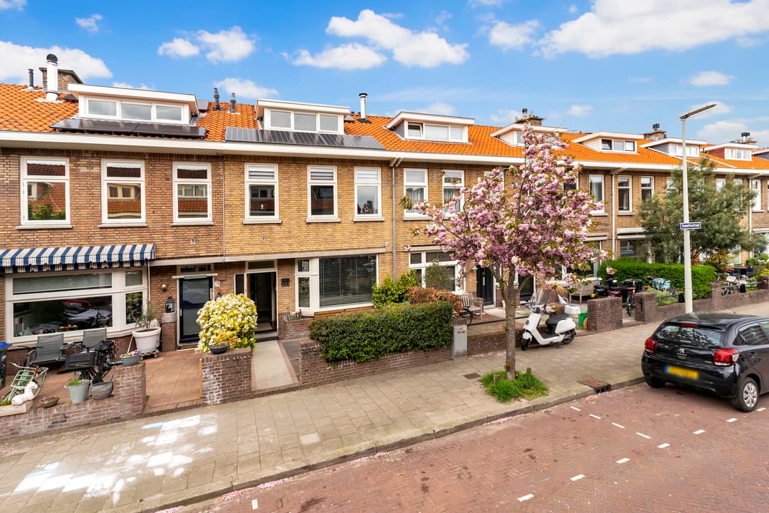 Spacious 1930s Family Home with 5 Bedrooms in Vruchtenbuurt — 47