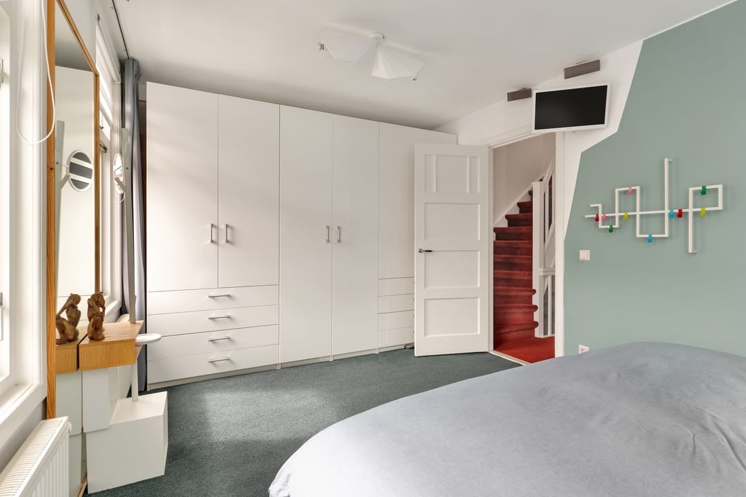 Spacious 1930s Family Home with 5 Bedrooms in Vruchtenbuurt — 31