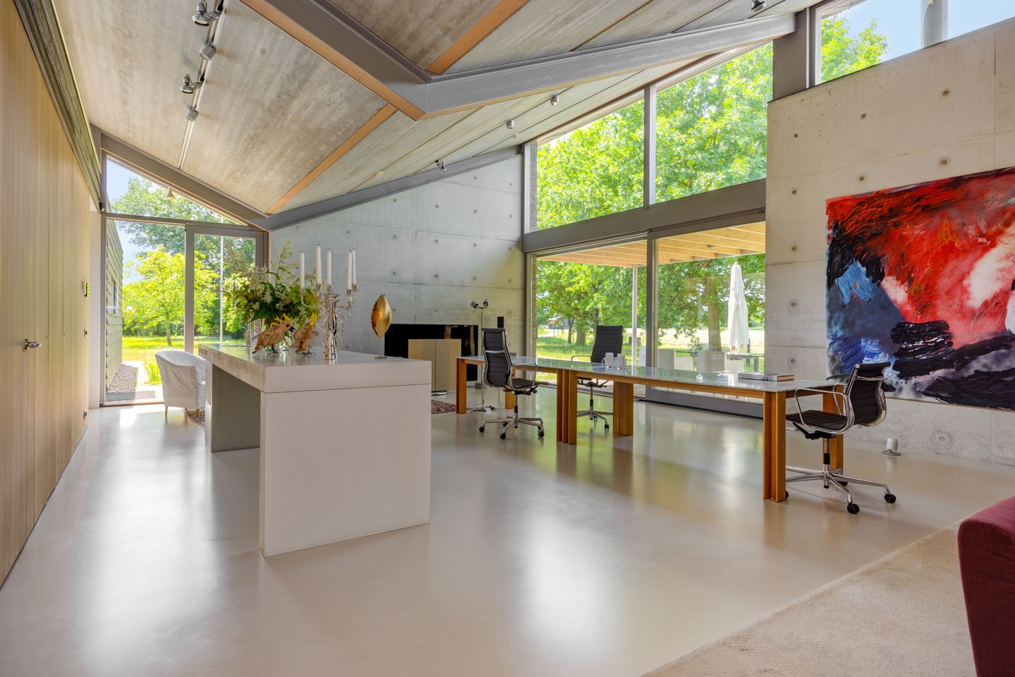 Exclusive Detached Villa with Extensive Natural Plot — 25