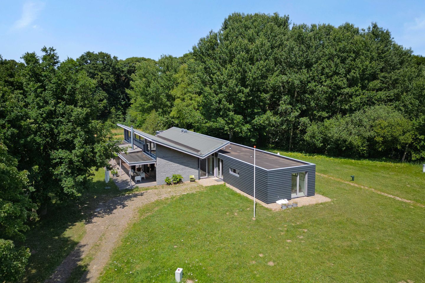 Exclusive Detached Villa with Extensive Natural Plot — 14