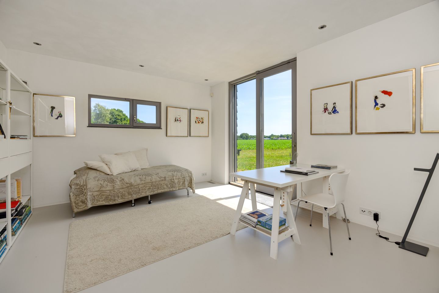 Exclusive Detached Villa with Extensive Natural Plot — 40