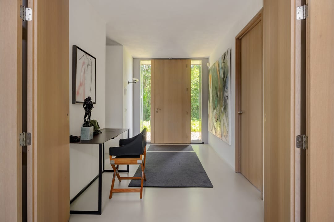 Exclusive Detached Villa with Extensive Natural Plot — 17