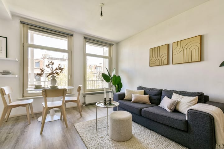 Photo 2 of Van Ostadestraat 21-3A