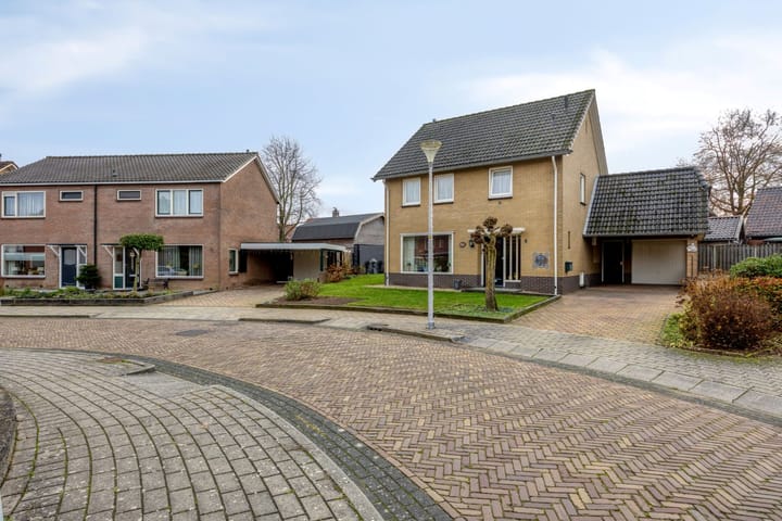 Photo 2 of Dokter J. Veldhuijzen van Zantenstraat 9