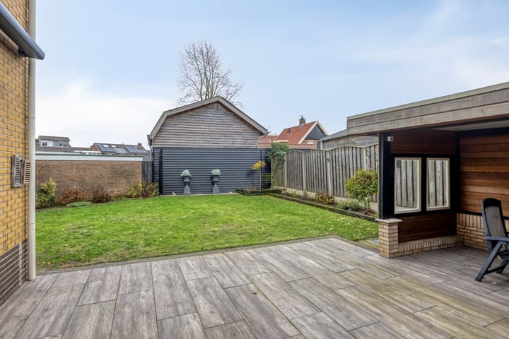 Photo 4 of Dokter J. Veldhuijzen van Zantenstraat 9