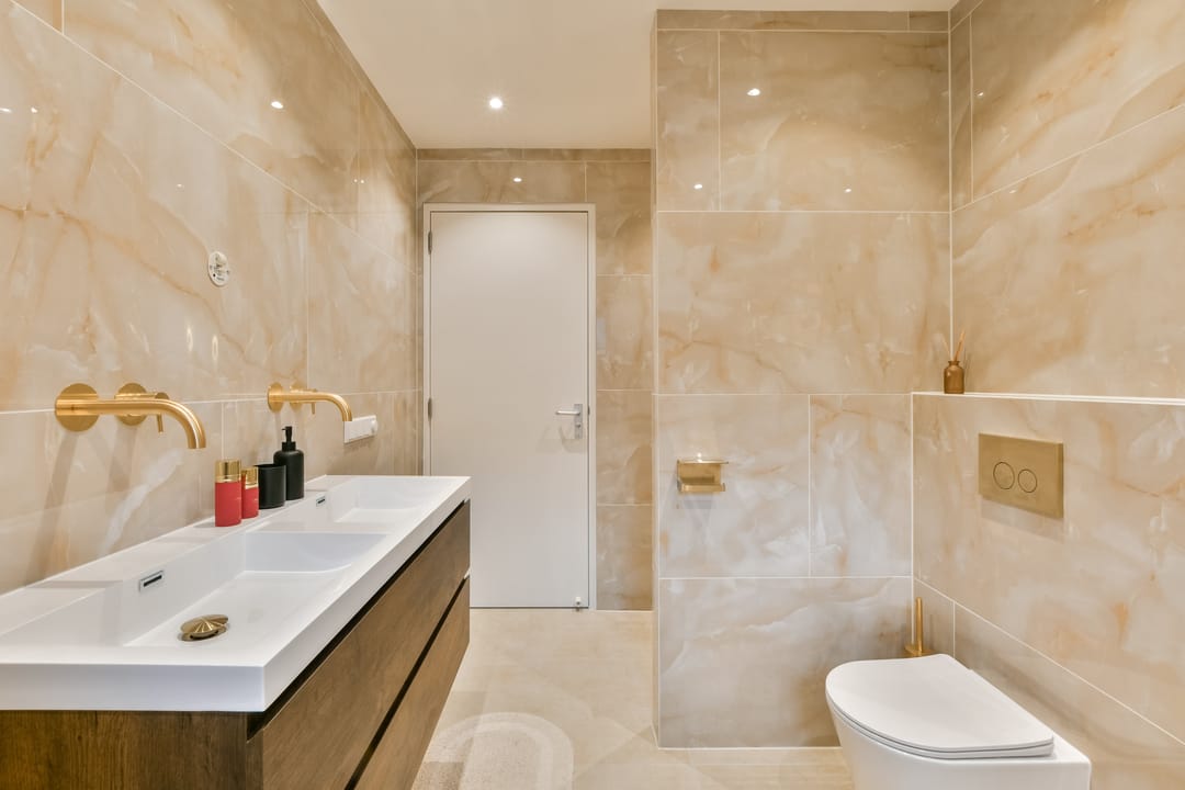 Fully Renovated Move-in Ready Corner House with 175 m² Living Space and Private Garage — 17