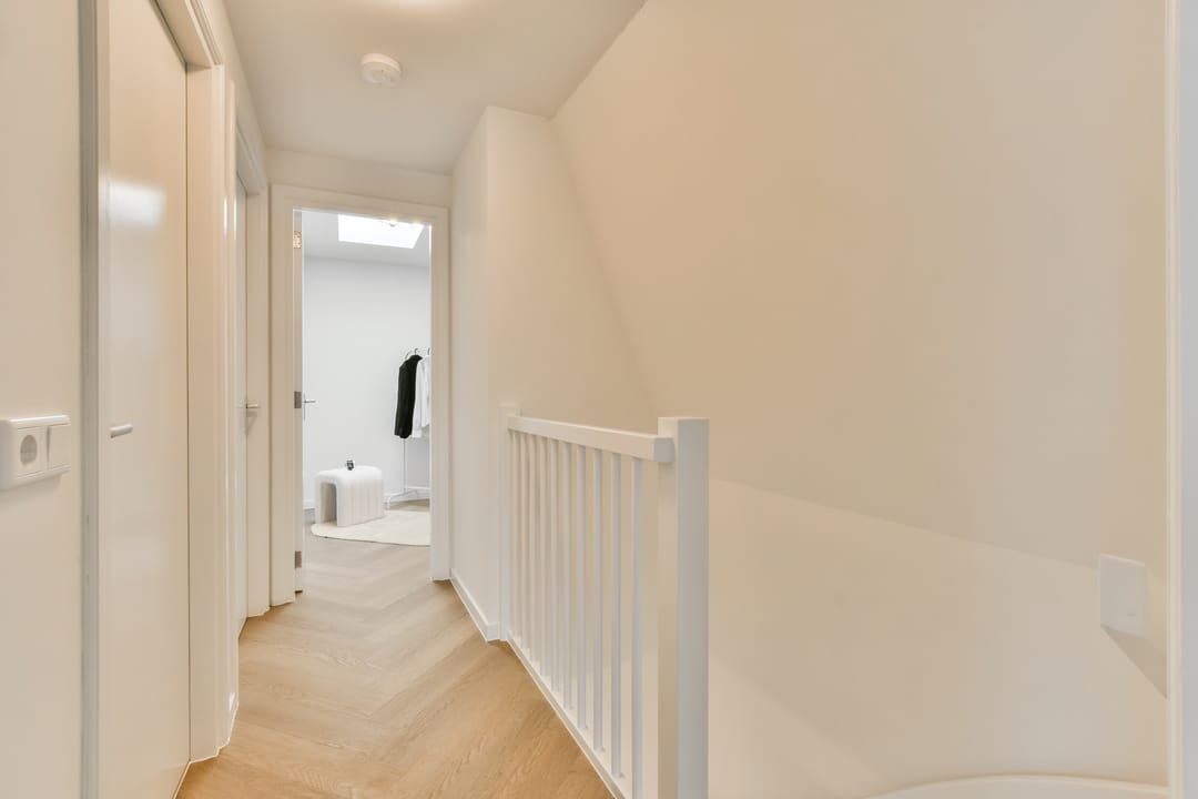 Fully Renovated Move-in Ready Corner House with 175 m² Living Space and Private Garage — 22