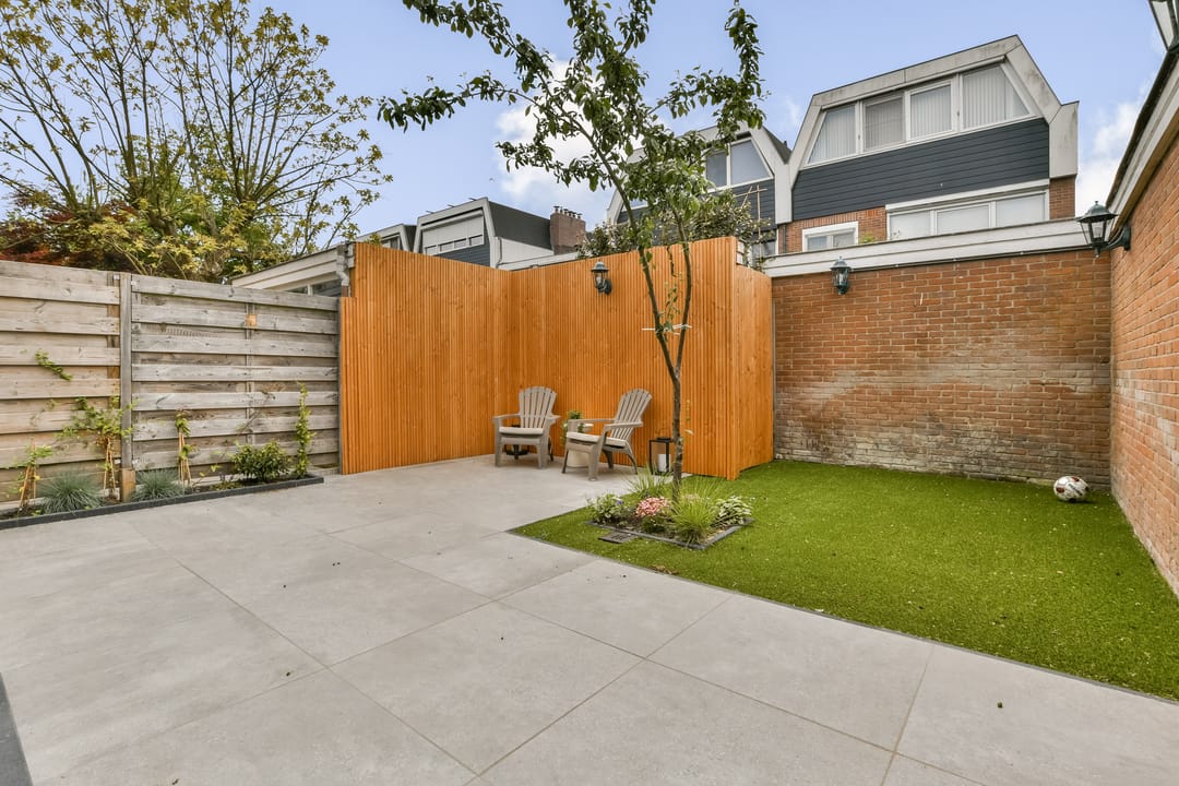 Fully Renovated Move-in Ready Corner House with 175 m² Living Space and Private Garage — 31