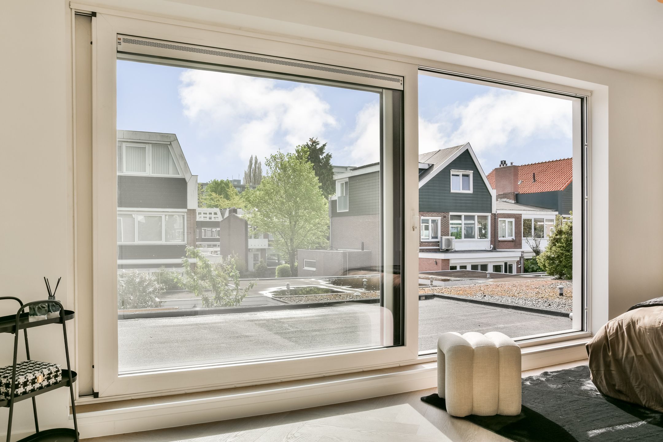 Fully Renovated Move-in Ready Corner House with 175 m² Living Space and Private Garage — 15