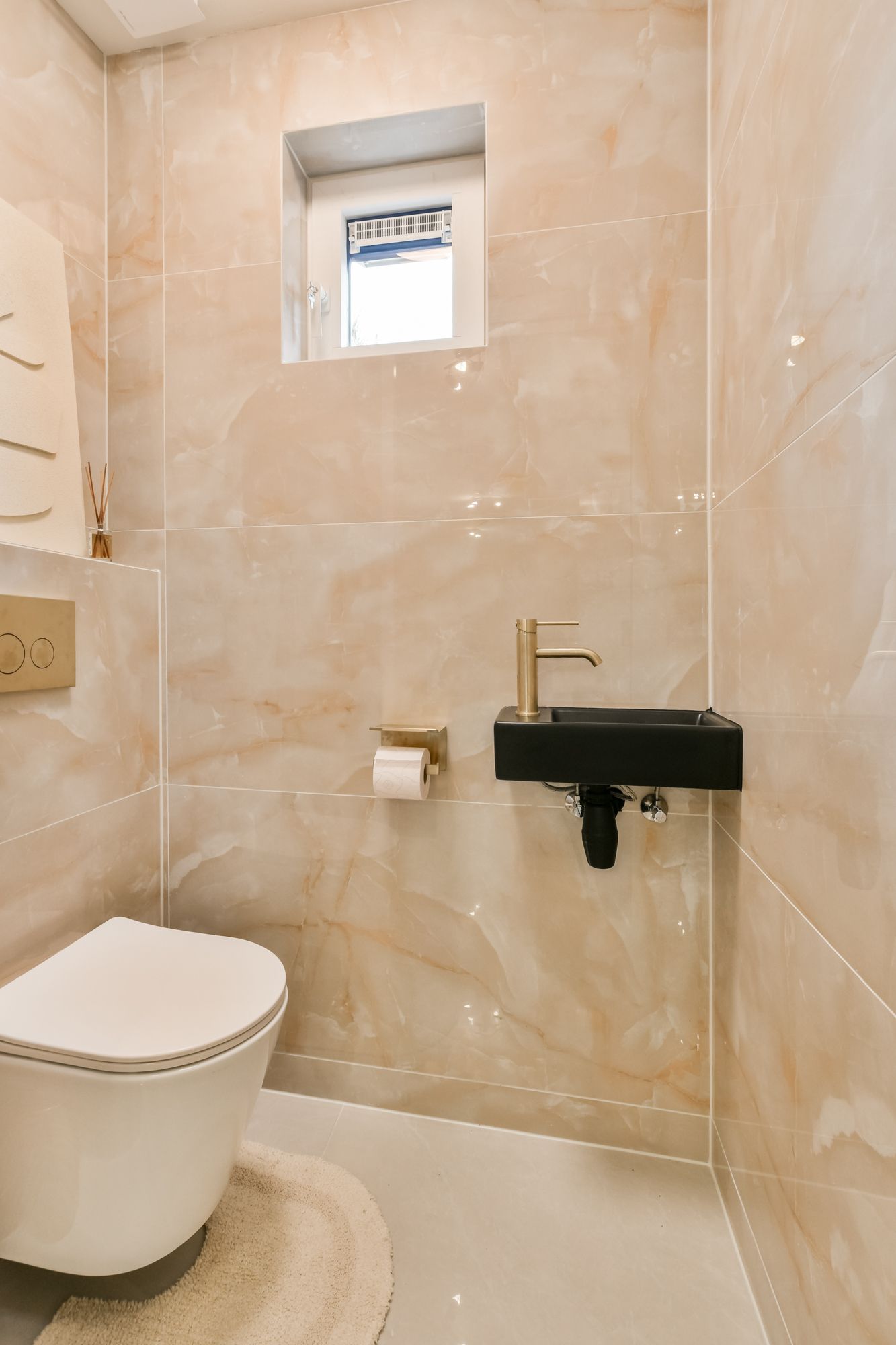 Fully Renovated Move-in Ready Corner House with 175 m² Living Space and Private Garage — 30