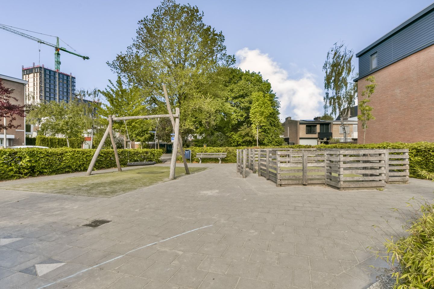 Fully Renovated Move-in Ready Corner House with 175 m² Living Space and Private Garage — 35