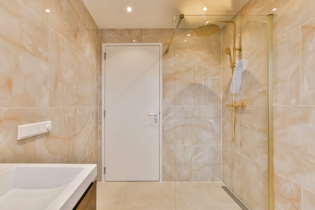 Fully Renovated Move-in Ready Corner House with 175 m² Living Space and Private Garage — 28
