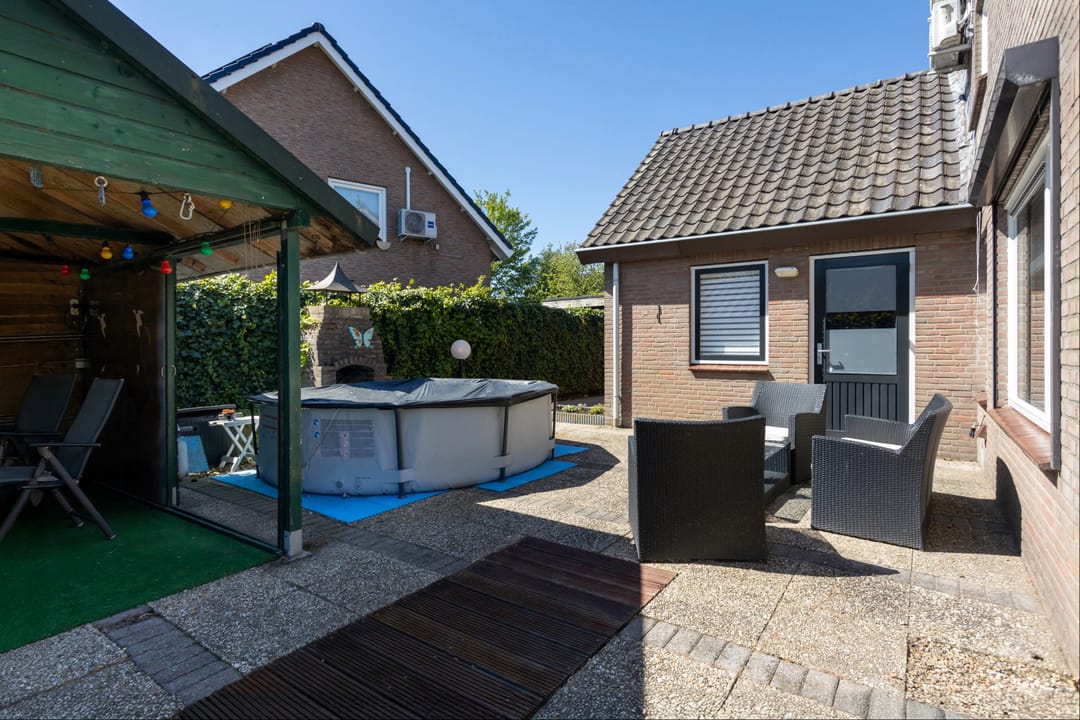 Spacious Detached House with Garage and Sunny Garden in Maasbommel — 43