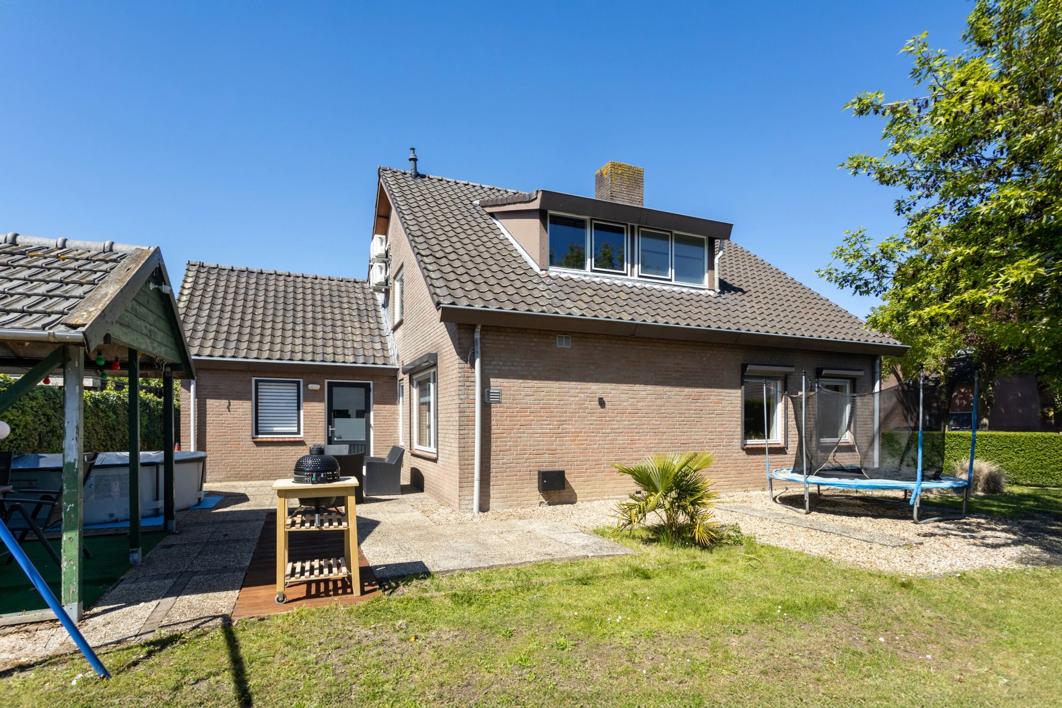 Spacious Detached House with Garage and Sunny Garden in Maasbommel — 42