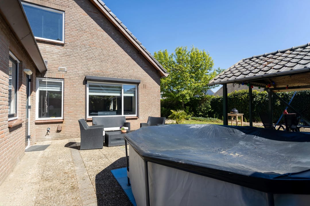 Spacious Detached House with Garage and Sunny Garden in Maasbommel — 41