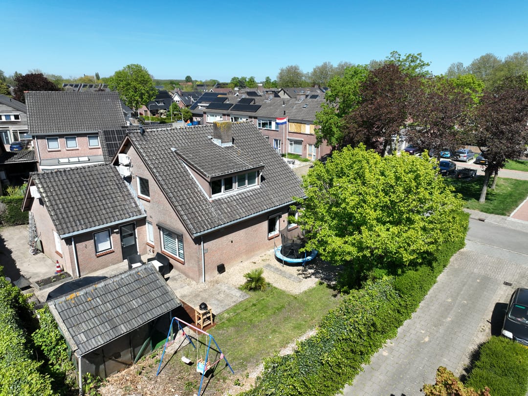 Spacious Detached House with Garage and Sunny Garden in Maasbommel — 52