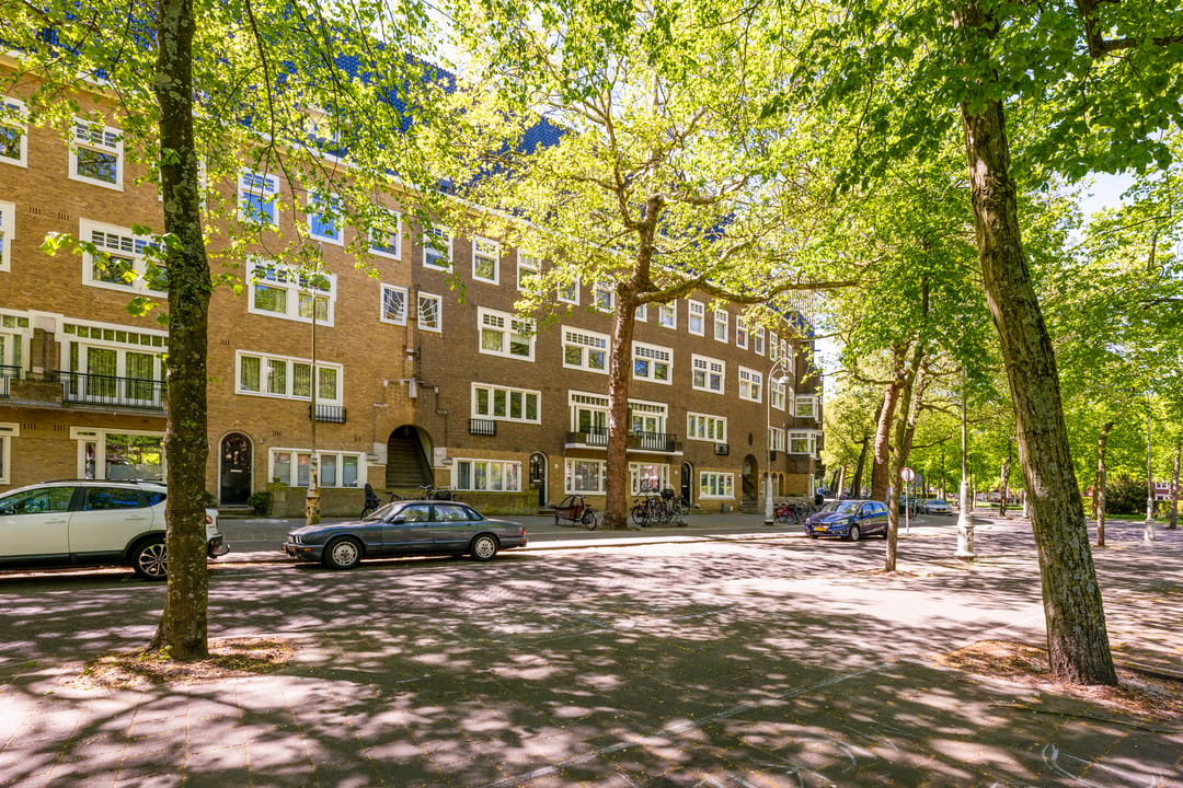 Spacious Ground Floor Apartment with Sunny Southwest Garden in Amsterdam South — 37