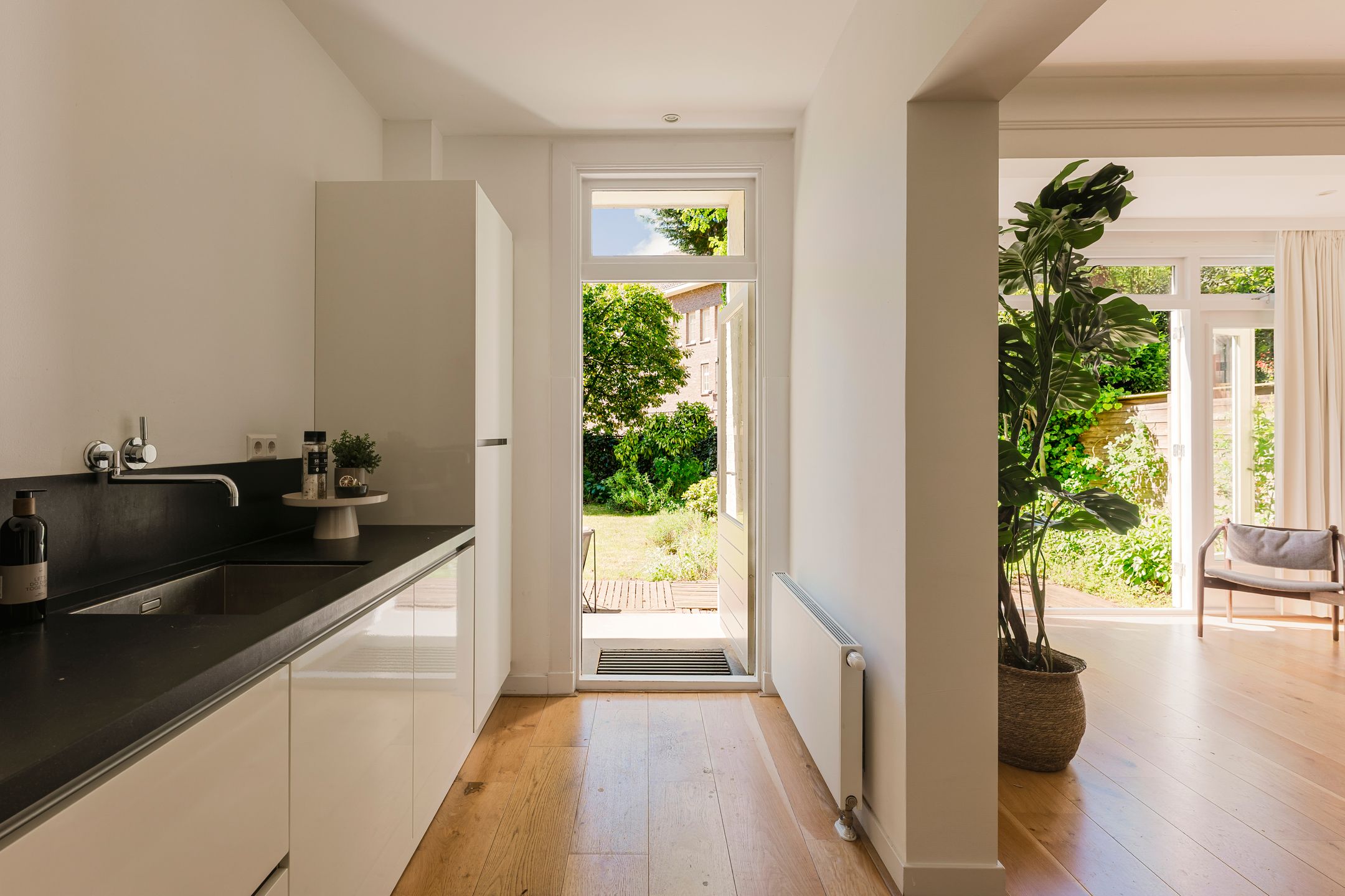 Spacious Ground Floor Apartment with Sunny Southwest Garden in Amsterdam South — 12