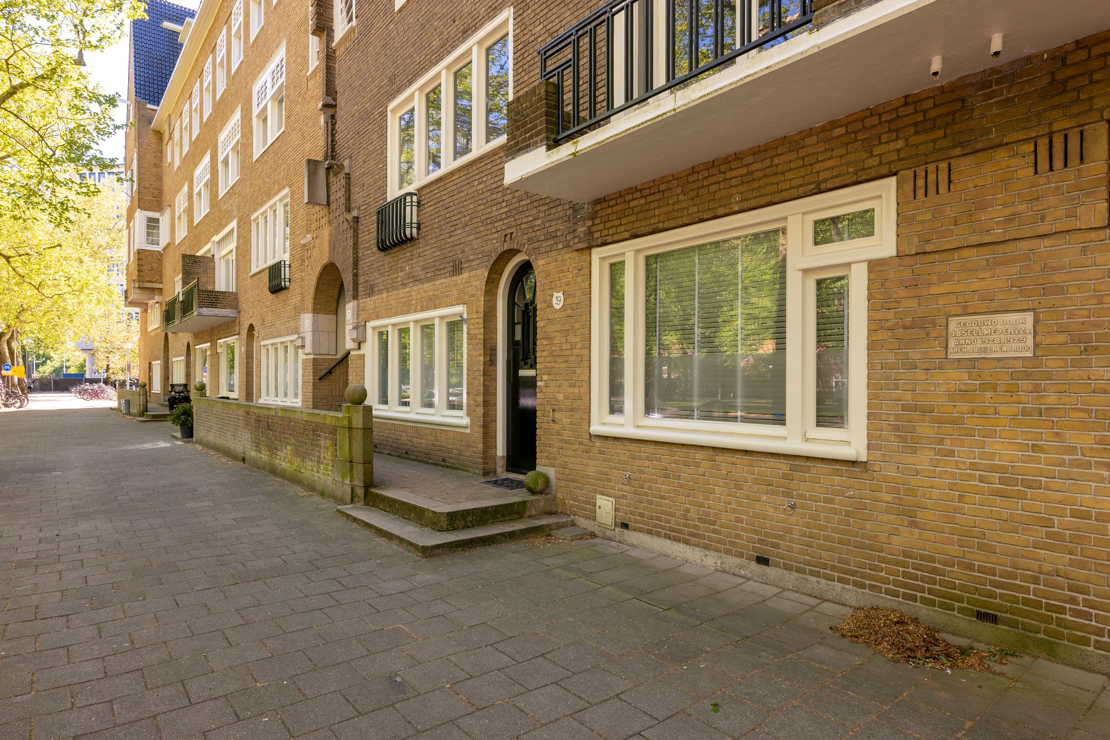 Spacious Ground Floor Apartment with Sunny Southwest Garden in Amsterdam South — 36