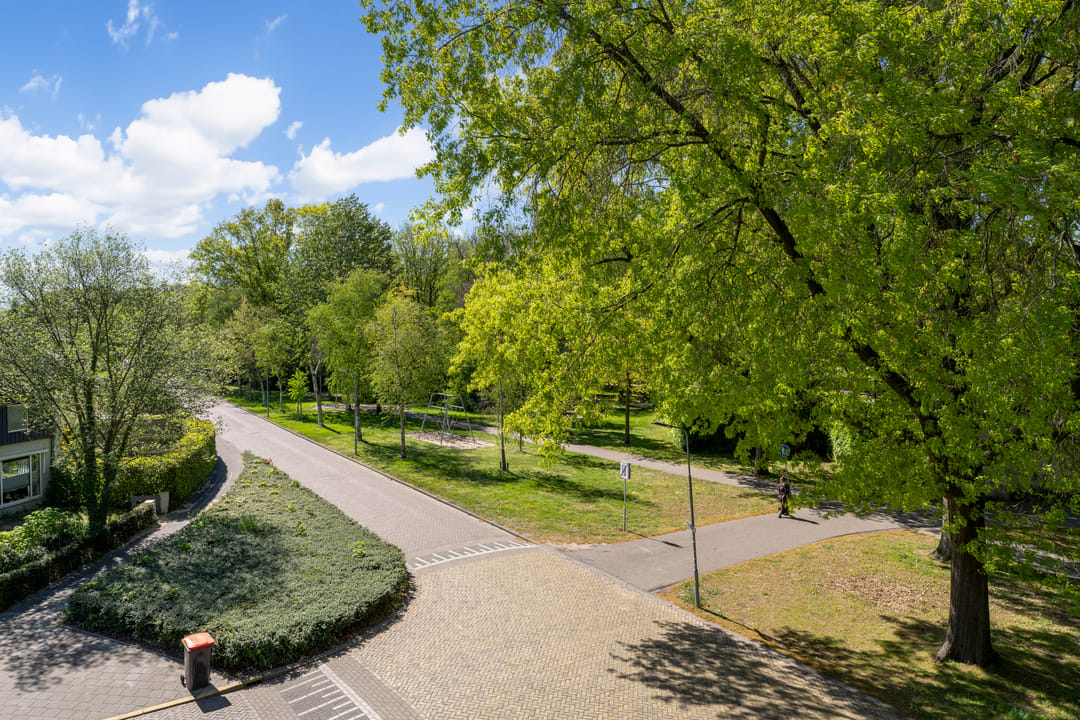 Spacious 4-room apartment with balcony near Zuiderpark in Den Bosch Zuid — 13