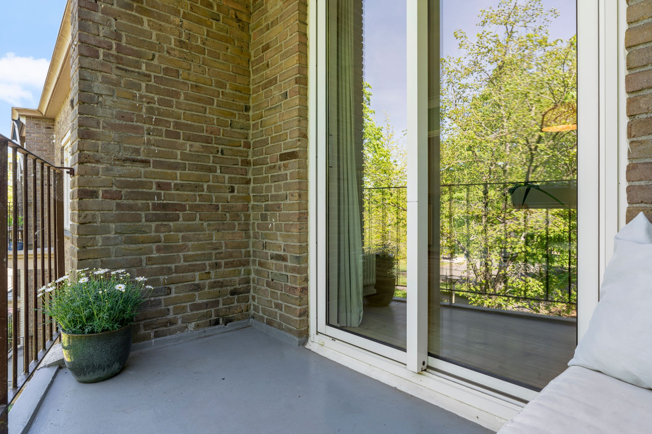 Spacious 4-room apartment with balcony near Zuiderpark in Den Bosch Zuid — 12