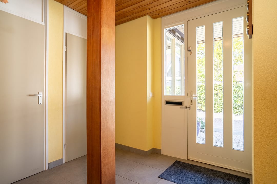 Surprisingly spacious semi-detached family home with private driveway — 7