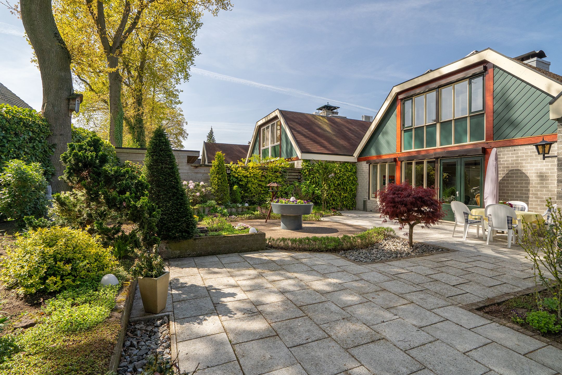 Surprisingly spacious semi-detached family home with private driveway — 36