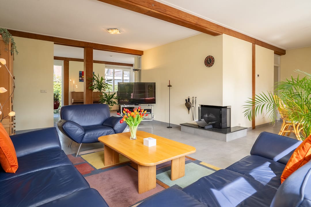 Surprisingly spacious semi-detached family home with private driveway — 11