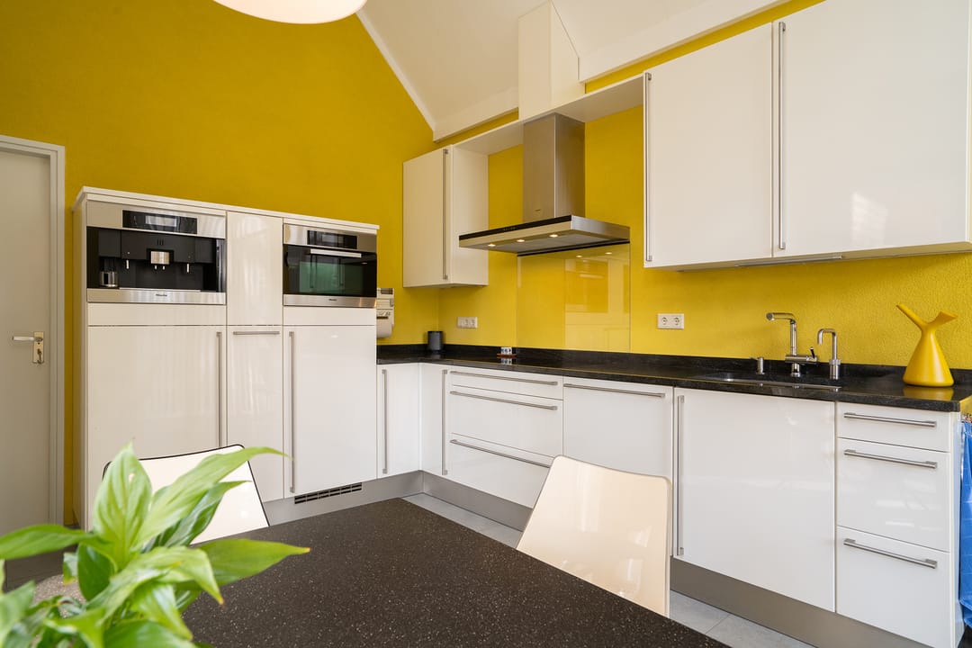 Surprisingly spacious semi-detached family home with private driveway — 23