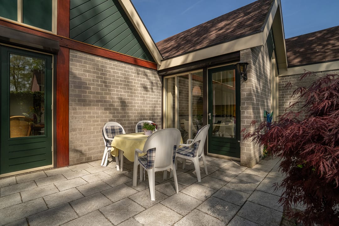 Surprisingly spacious semi-detached family home with private driveway — 41