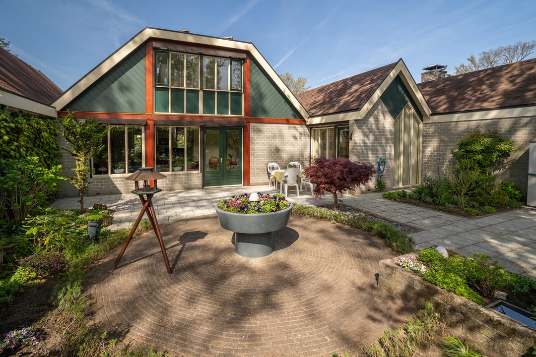 Surprisingly spacious semi-detached family home with private driveway — 37