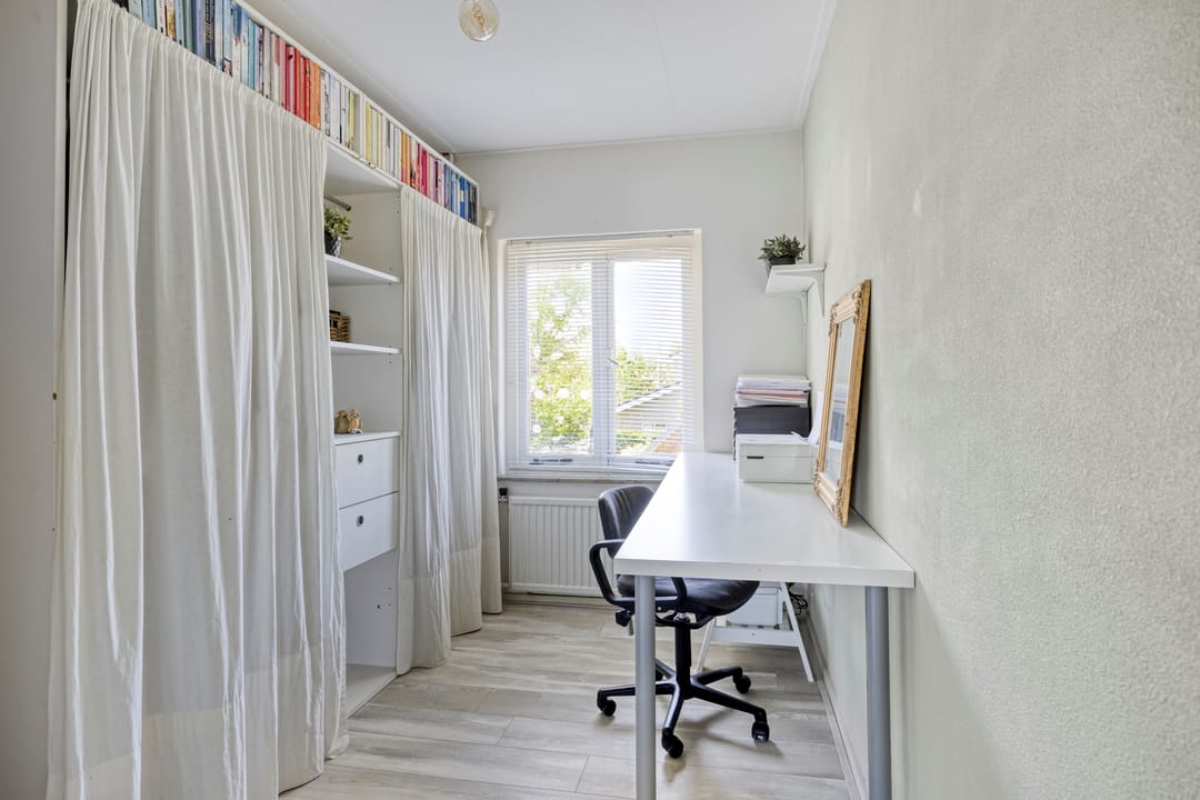 Photo 28 of Burgemeester Buskensstraat 23-A