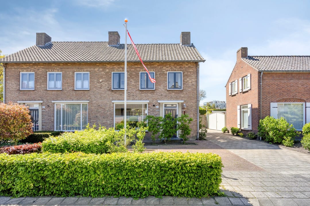 Photo 38 of Burgemeester Buskensstraat 23-A